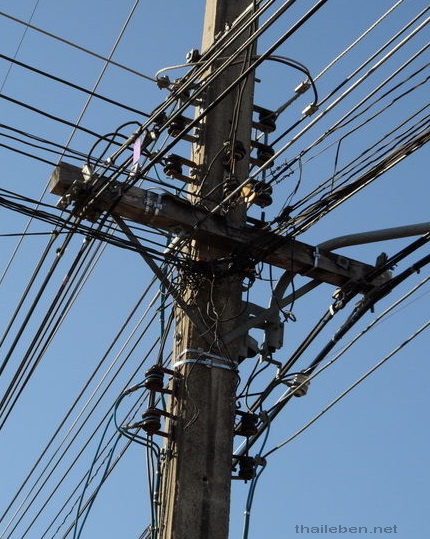 Stromleitungen in Thailand