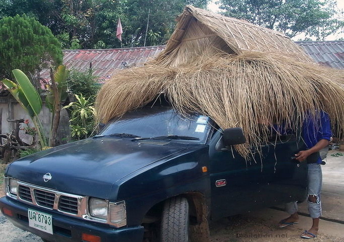 Auto mit Strohdach