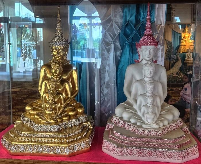 gold weisse stufen buddhas