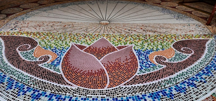 mosaik auf dem boden in der Form einer lotusblüte